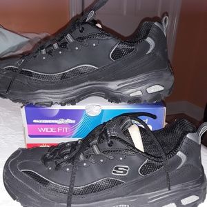 Skechers DiLites 10 wide w/tags